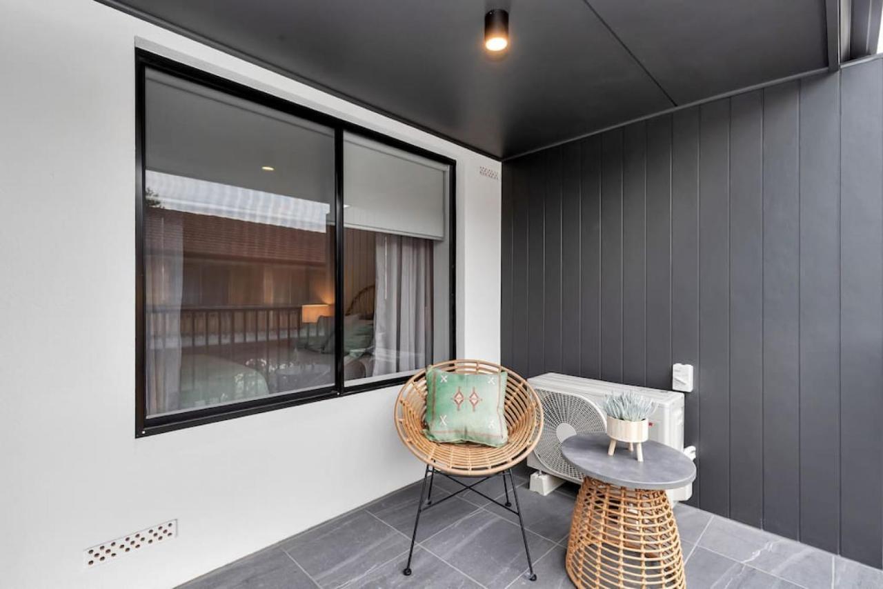 Mint At Sea Mist West Apartment